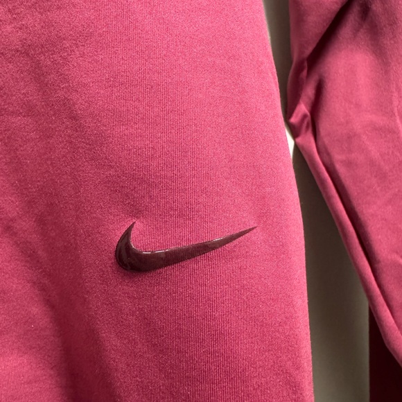 Nike Women's Dri-Fit Stealth Evaporation City Ready Long-Sleeve - Picture 6 of 8